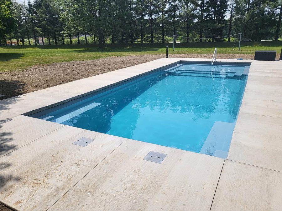 Fiberglass pool with a tanning ledge